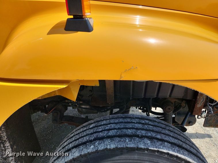 image for item LX9542 2006 International 7400  flatbed truck