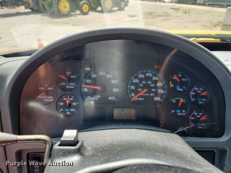 image for item LX9542 2006 International 7400  flatbed truck