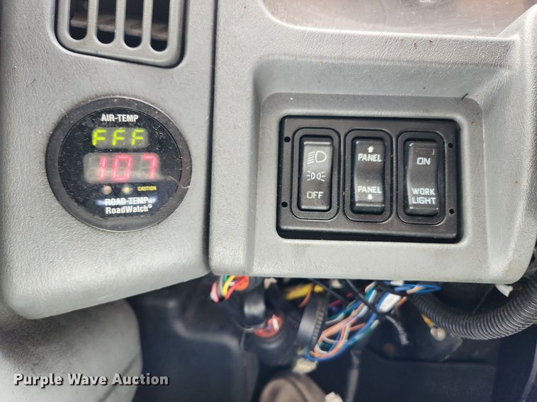 image for item LX9542 2006 International 7400  flatbed truck