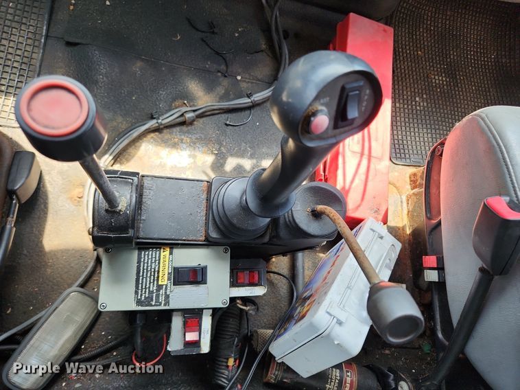 image for item LX9542 2006 International 7400  flatbed truck