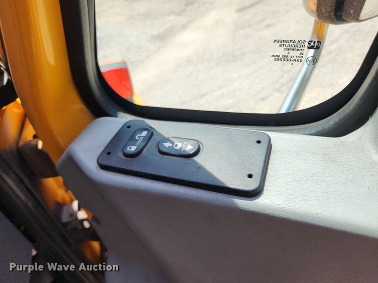 image for item LX9542 2006 International 7400  flatbed truck