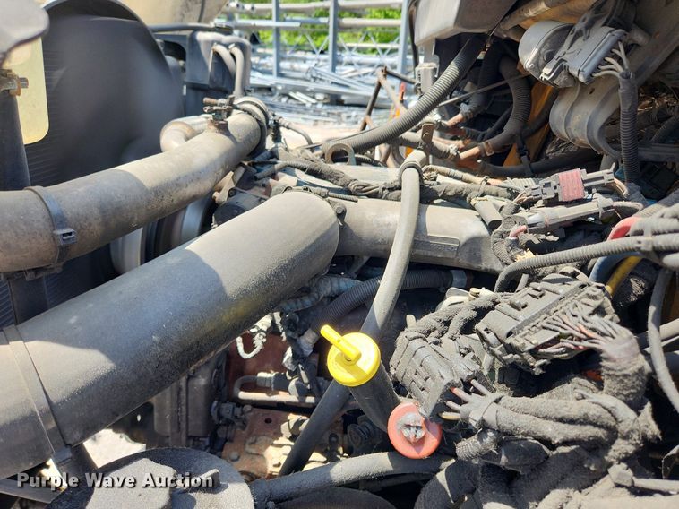 image for item LX9542 2006 International 7400  flatbed truck