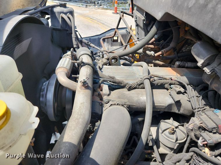 image for item LX9542 2006 International 7400  flatbed truck