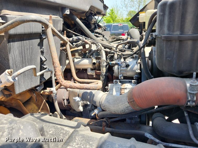 image for item LX9542 2006 International 7400  flatbed truck