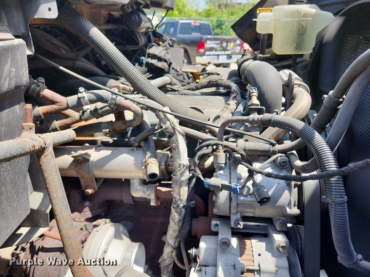 image for item LX9542 2006 International 7400  flatbed truck