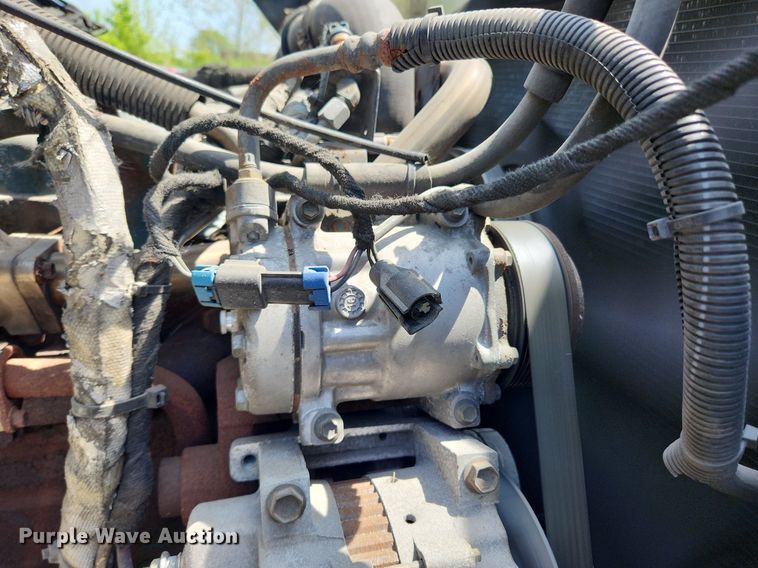 image for item LX9542 2006 International 7400  flatbed truck