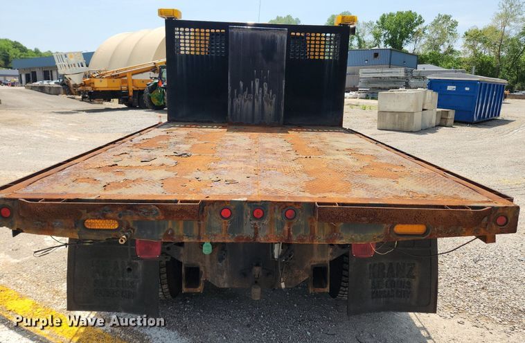 image for item LX9542 2006 International 7400  flatbed truck