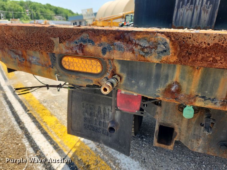 image for item LX9542 2006 International 7400  flatbed truck