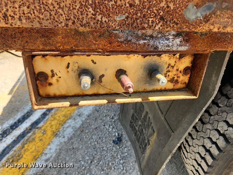 image for item LX9542 2006 International 7400  flatbed truck