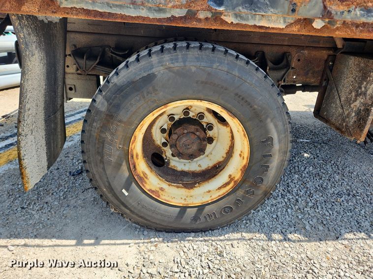 image for item LX9542 2006 International 7400  flatbed truck