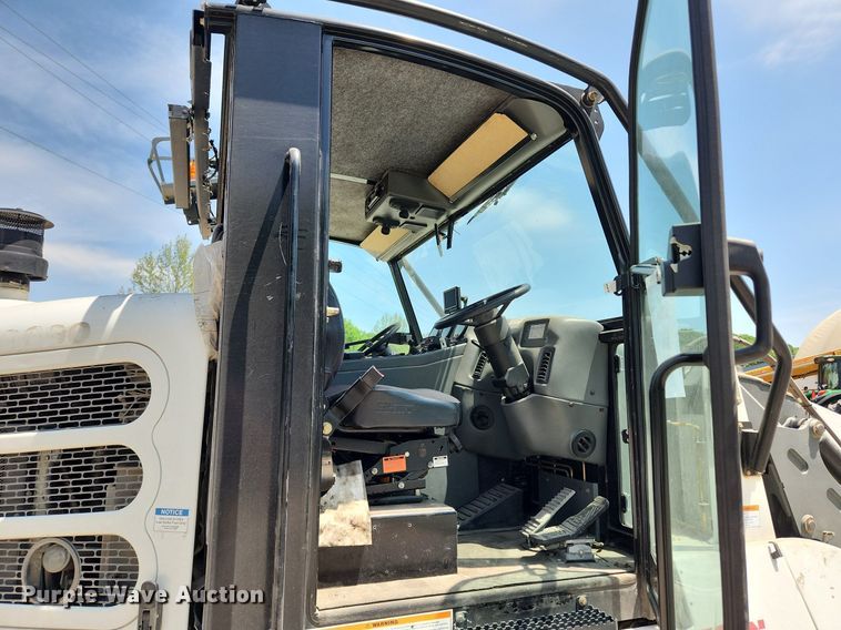 image for item LX9547 2014 Elgin Pelican  sweeper