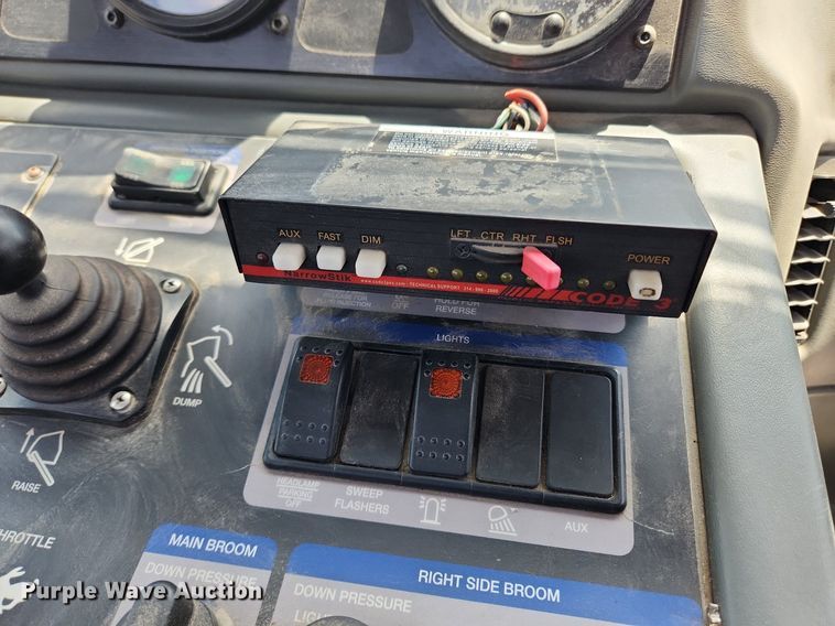 image for item LX9547 2014 Elgin Pelican  sweeper