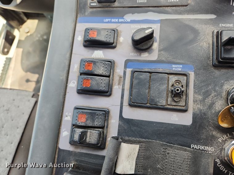 image for item LX9547 2014 Elgin Pelican  sweeper