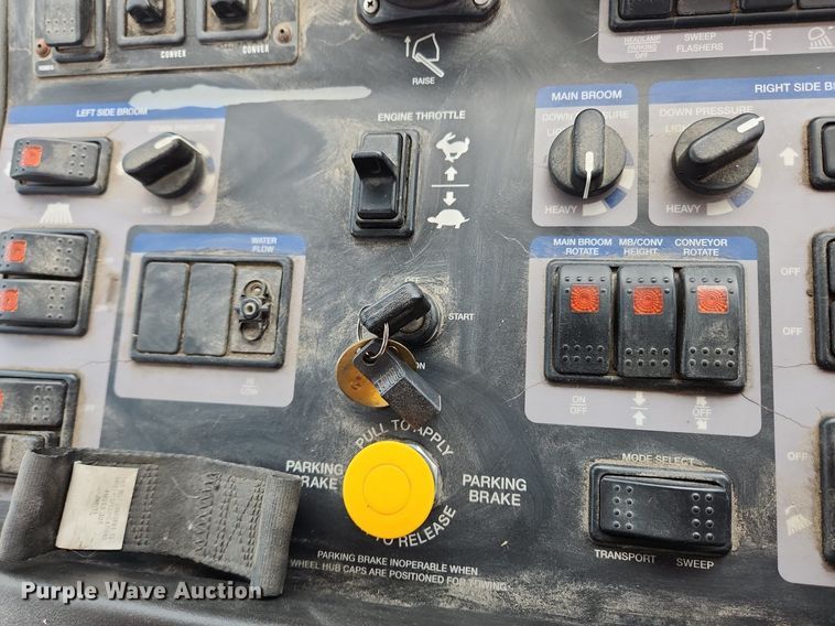 image for item LX9547 2014 Elgin Pelican  sweeper