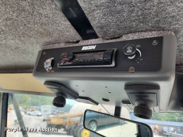 image for item LX9547 2014 Elgin Pelican  sweeper