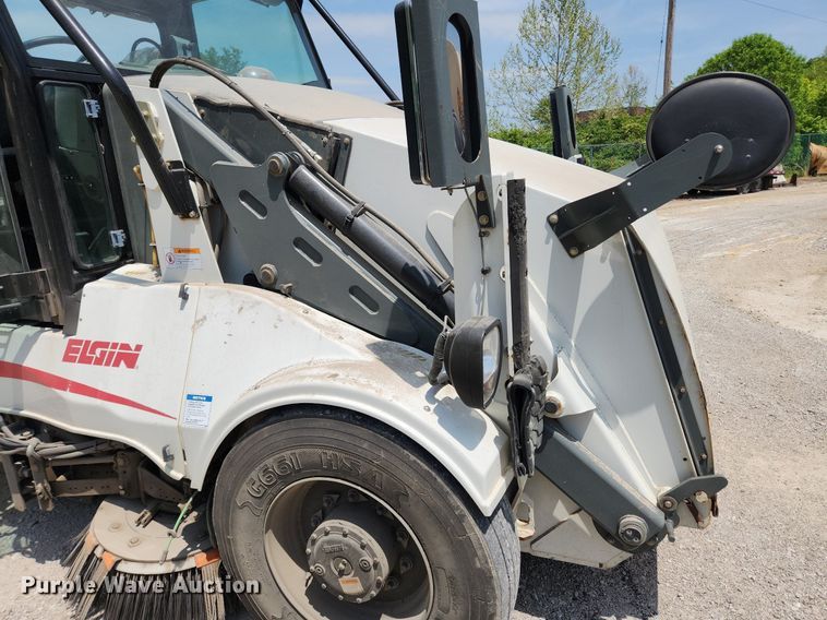 image for item LX9547 2014 Elgin Pelican  sweeper