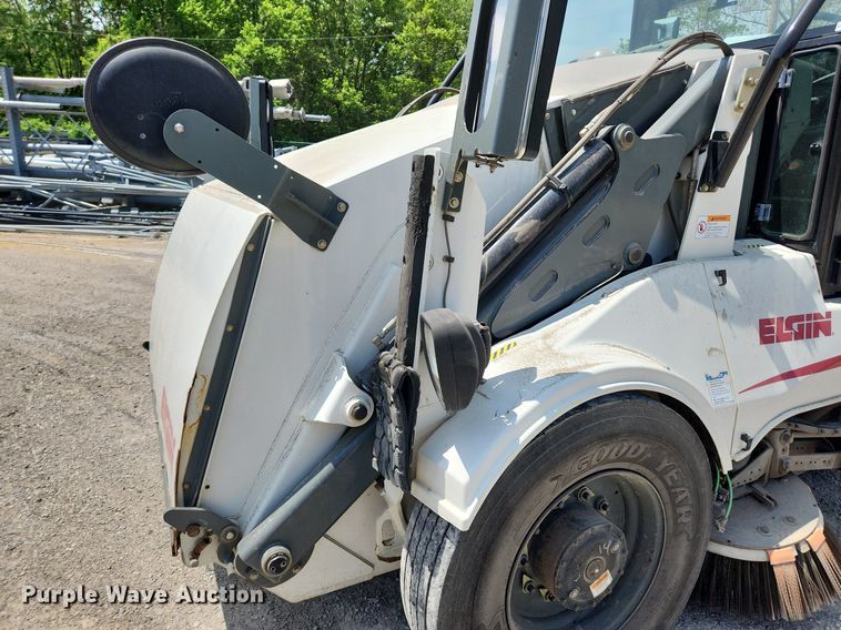 image for item LX9547 2014 Elgin Pelican  sweeper