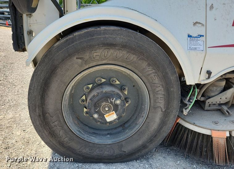 image for item LX9547 2014 Elgin Pelican  sweeper