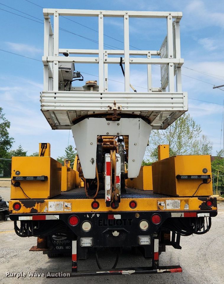 image for item LX9548 2007 Sterling L7500  bucket truck