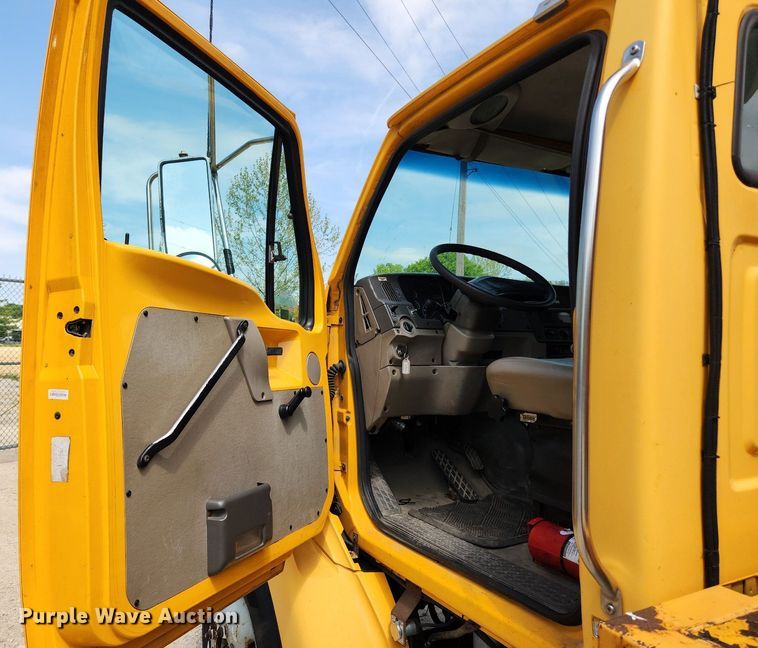 image for item LX9548 2007 Sterling L7500  bucket truck