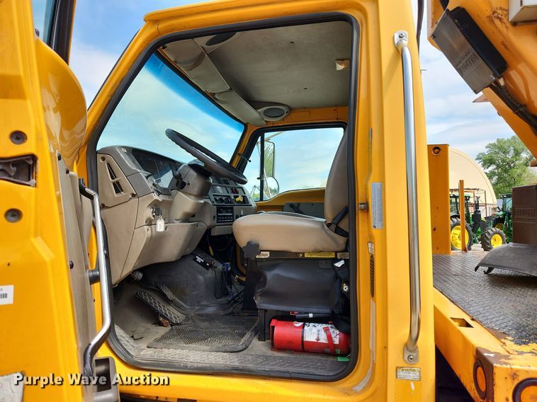 image for item LX9548 2007 Sterling L7500  bucket truck