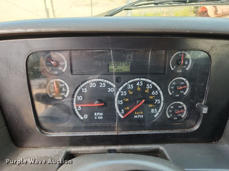 image for item LX9548 2007 Sterling L7500  bucket truck