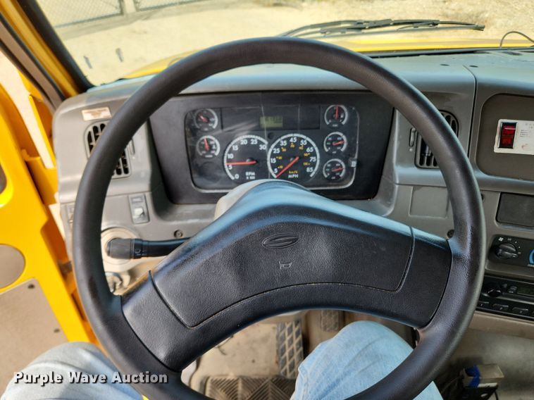 image for item LX9548 2007 Sterling L7500  bucket truck