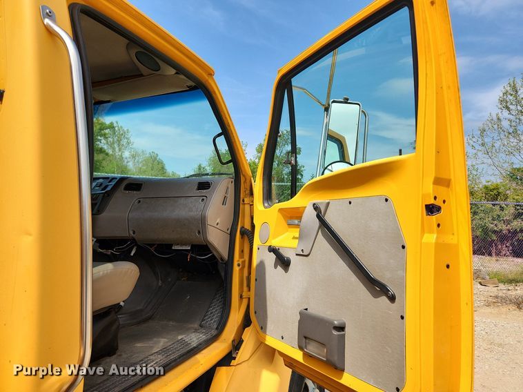 image for item LX9548 2007 Sterling L7500  bucket truck