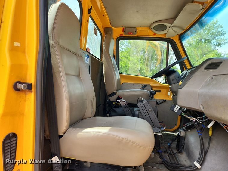 image for item LX9548 2007 Sterling L7500  bucket truck