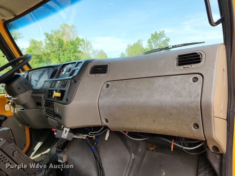 image for item LX9548 2007 Sterling L7500  bucket truck