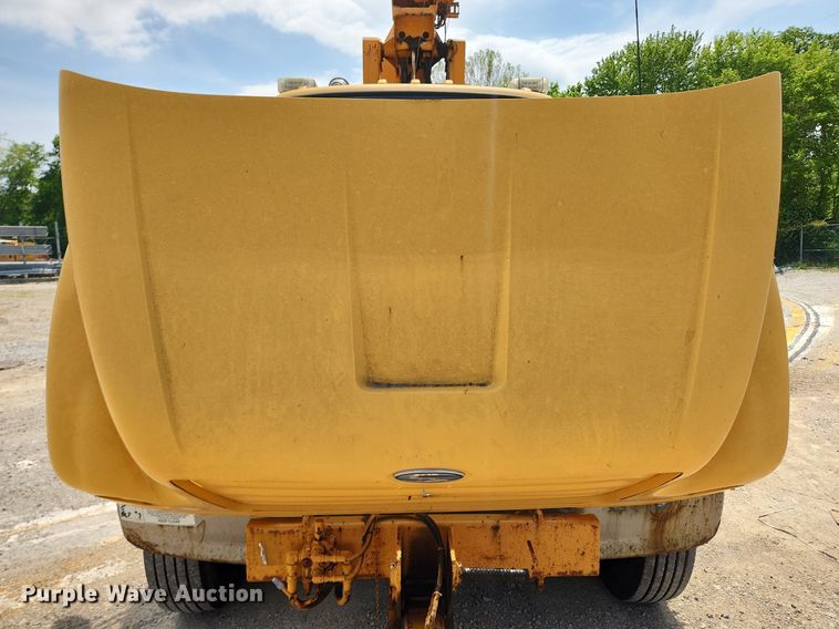 image for item LX9548 2007 Sterling L7500  bucket truck