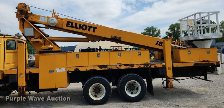 image for item LX9548 2007 Sterling L7500  bucket truck