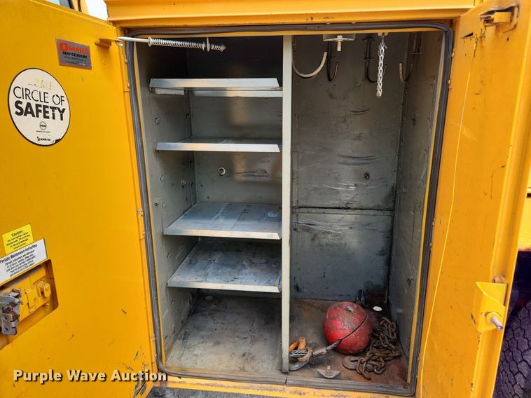 image for item LX9548 2007 Sterling L7500  bucket truck