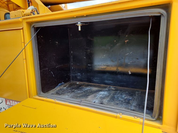 image for item LX9548 2007 Sterling L7500  bucket truck