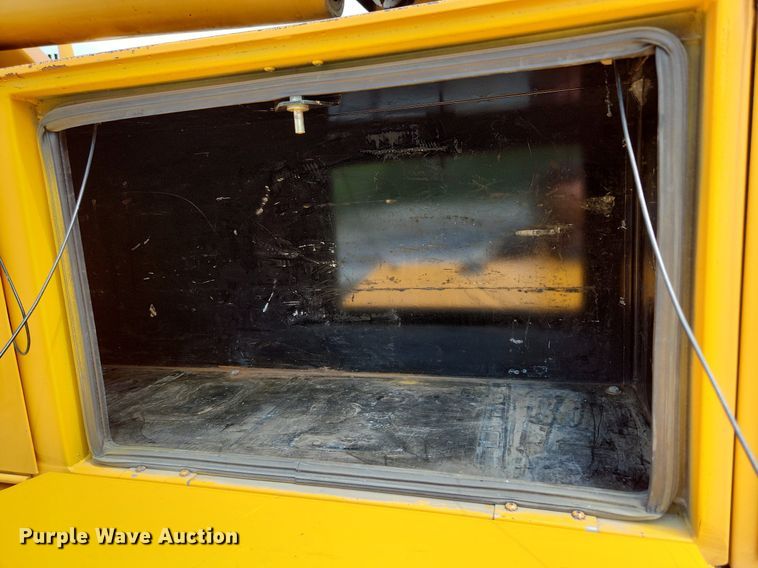 image for item LX9548 2007 Sterling L7500  bucket truck