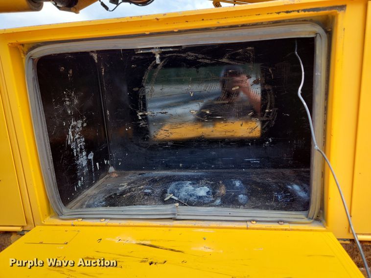 image for item LX9548 2007 Sterling L7500  bucket truck