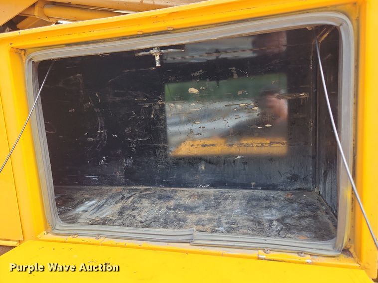 image for item LX9548 2007 Sterling L7500  bucket truck