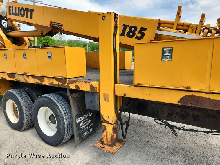 image for item LX9548 2007 Sterling L7500  bucket truck