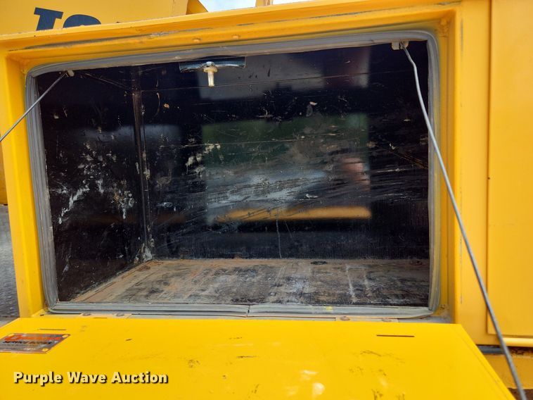 image for item LX9548 2007 Sterling L7500  bucket truck