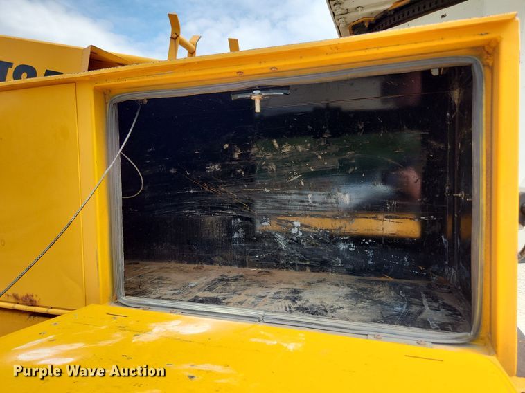 image for item LX9548 2007 Sterling L7500  bucket truck