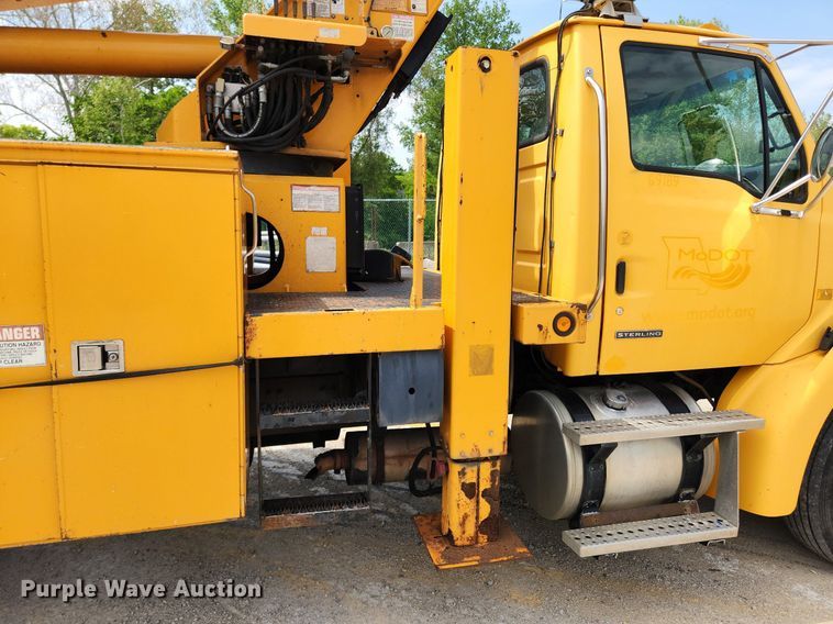 image for item LX9548 2007 Sterling L7500  bucket truck