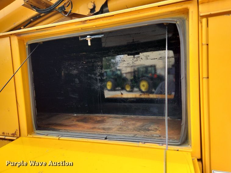 image for item LX9548 2007 Sterling L7500  bucket truck