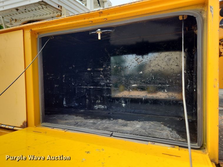 image for item LX9548 2007 Sterling L7500  bucket truck