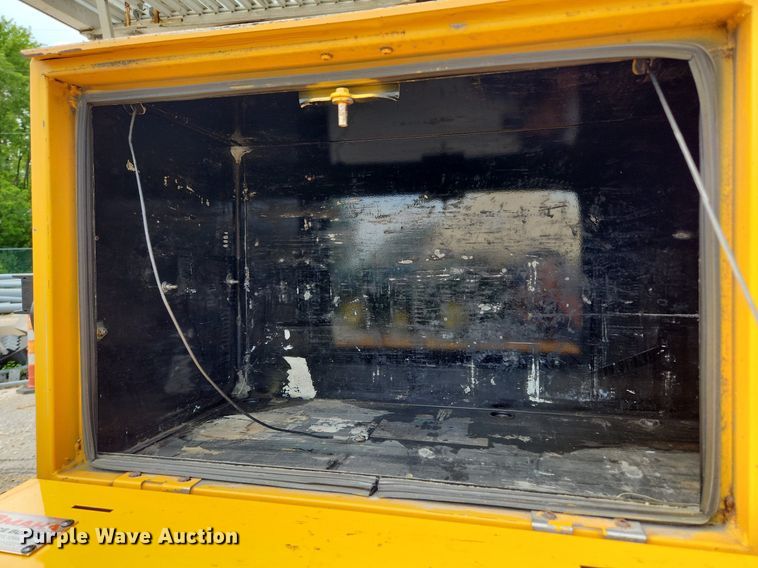 image for item LX9548 2007 Sterling L7500  bucket truck