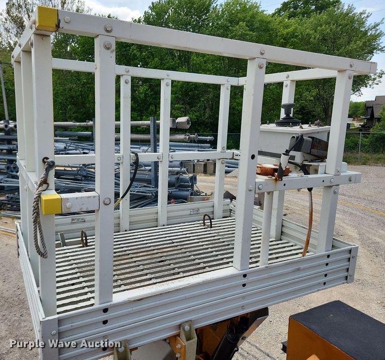 image for item LX9548 2007 Sterling L7500  bucket truck