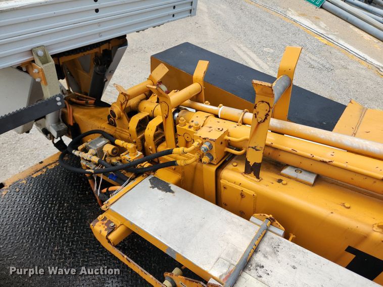 image for item LX9548 2007 Sterling L7500  bucket truck