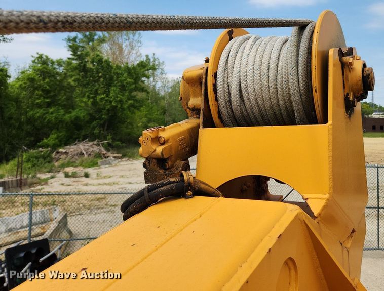 image for item LX9548 2007 Sterling L7500  bucket truck