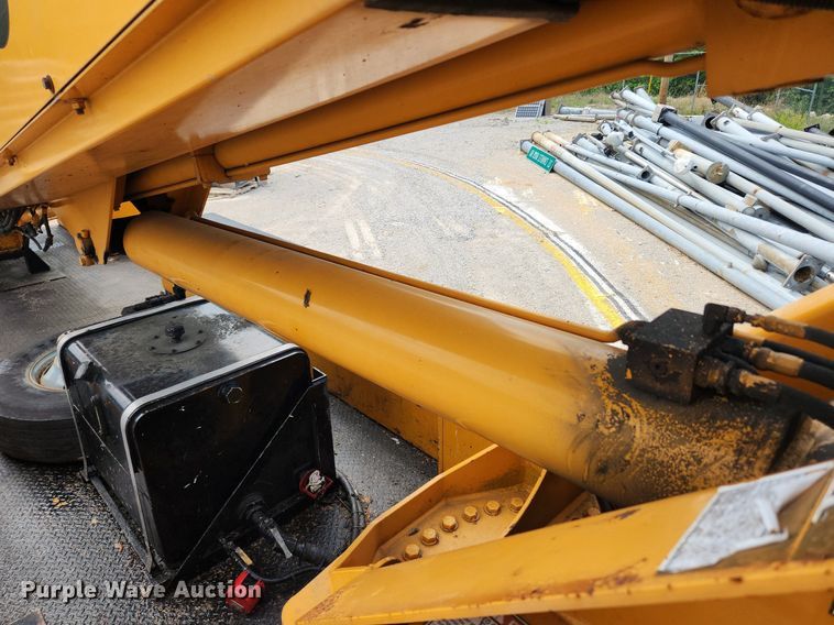 image for item LX9548 2007 Sterling L7500  bucket truck