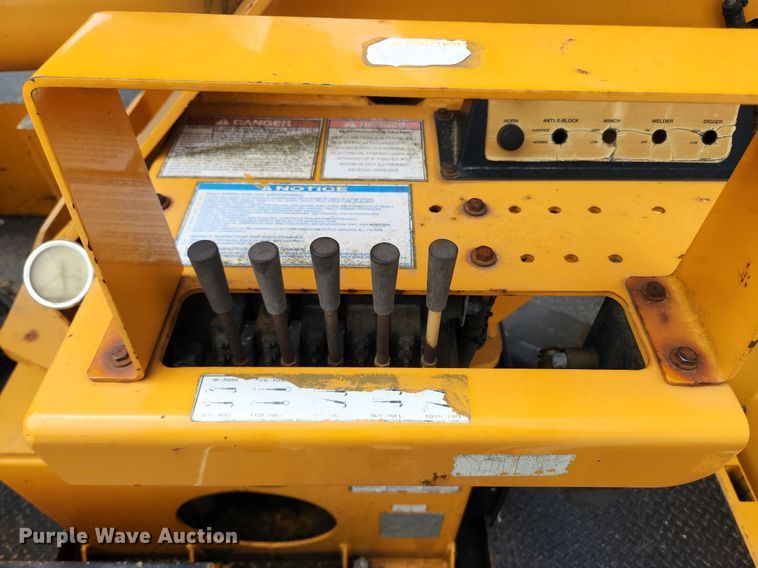 image for item LX9548 2007 Sterling L7500  bucket truck