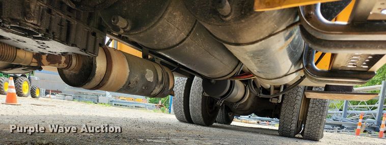 image for item LX9548 2007 Sterling L7500  bucket truck